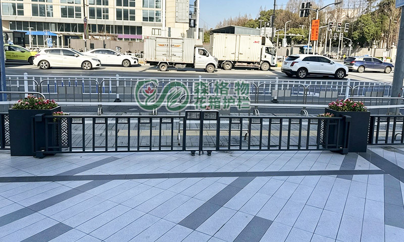 上海闵行广场可移动伸缩花箱护栏应用案例
